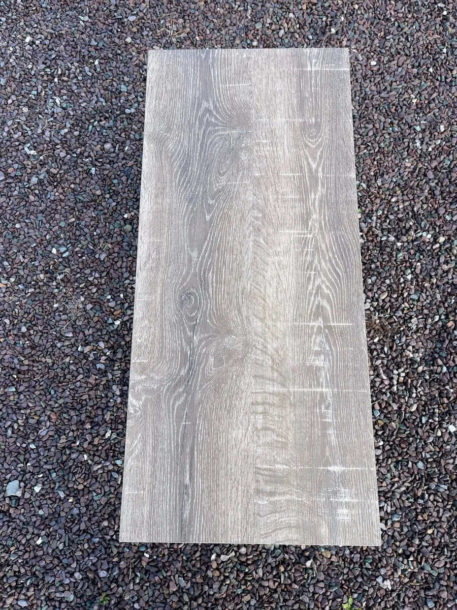 Table set - Image 2