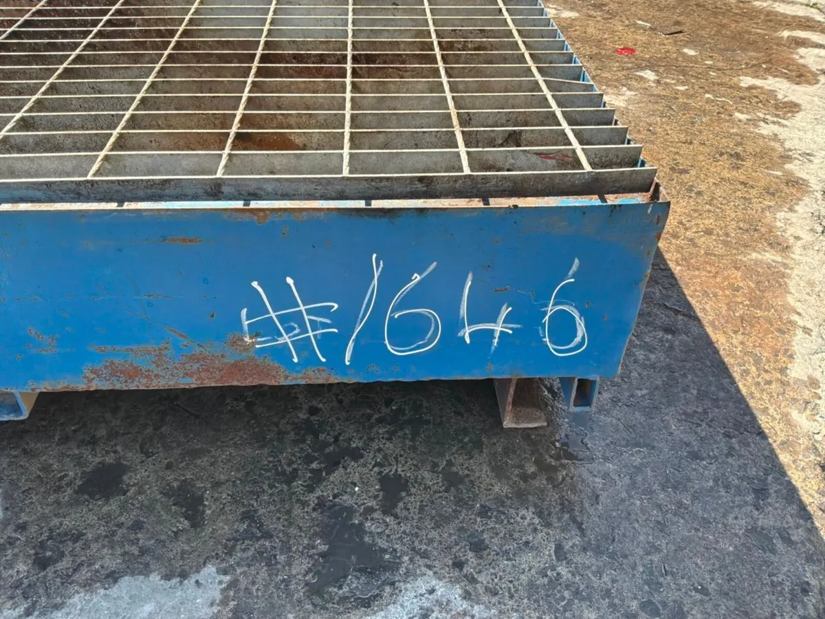 87" x 40" SPILL CONTAINMENT / DRIP TRAY.........16 - Image 4