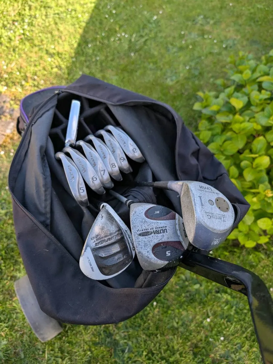 Lovely set of women's or mens Golf clubs - Image 3