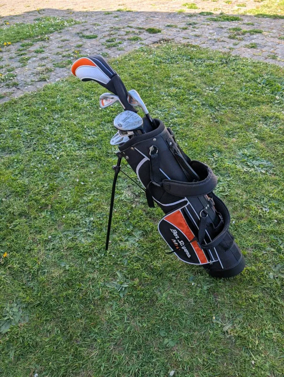 Lovely junior set of Golf clubs 9 under - Image 2