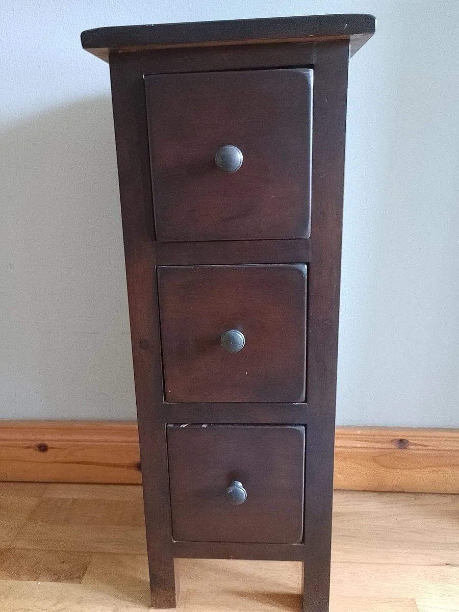 3 drawer chest - Image 1