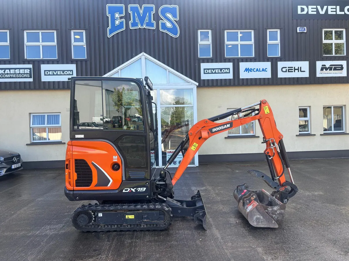 2019 Doosan DX19  2Ton Excavator - Image 3