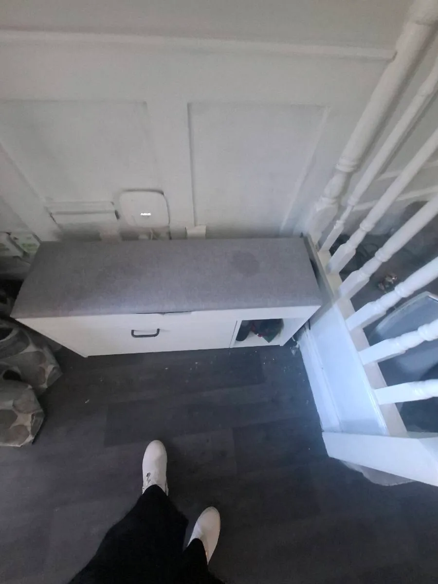 Shoe bench - Image 1