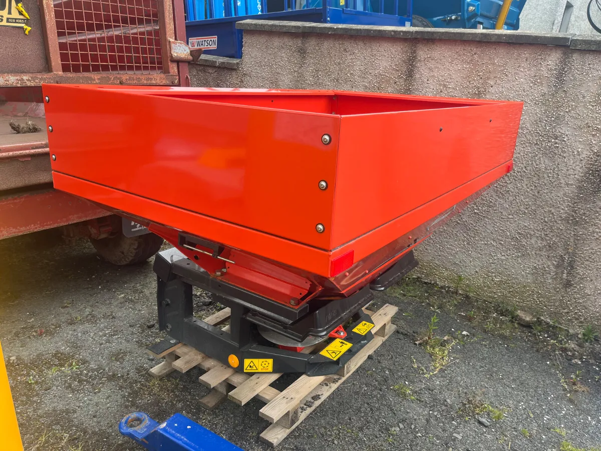 New Kuhn 18-2 MDS Shop Soiled Sower - Image 4
