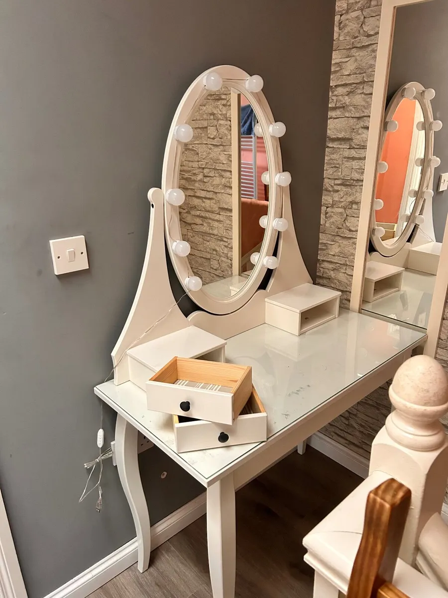 Dressing table/vanity - Image 1