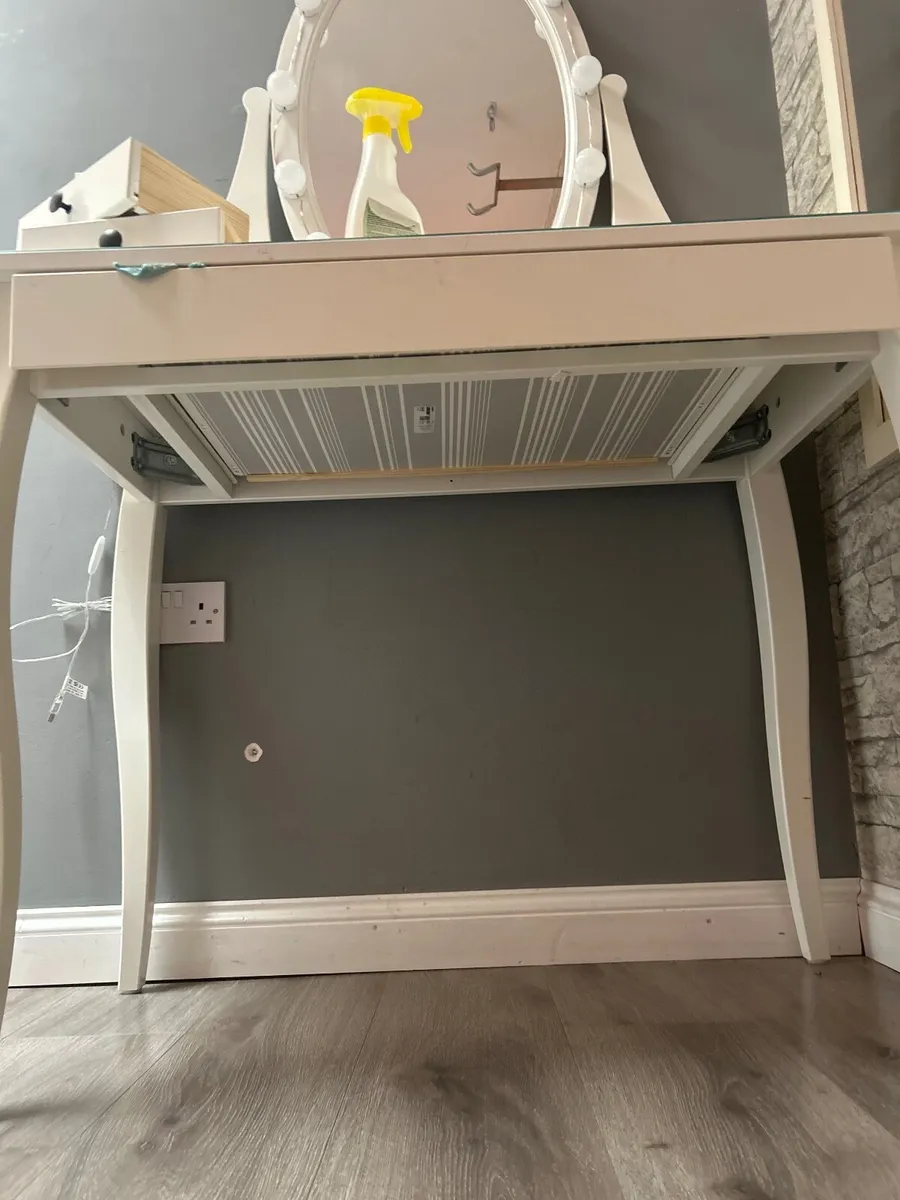 Dressing table/vanity - Image 2