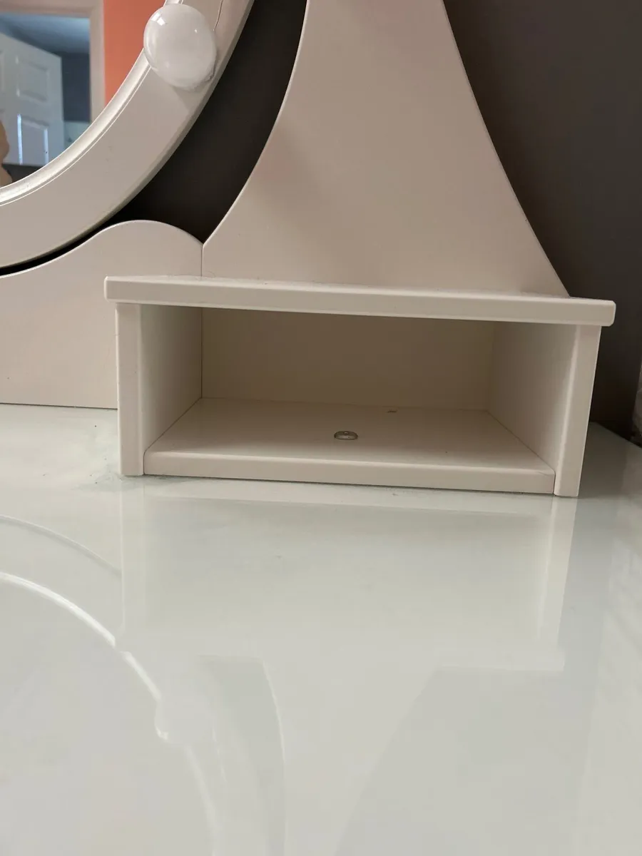 Dressing table/vanity - Image 4
