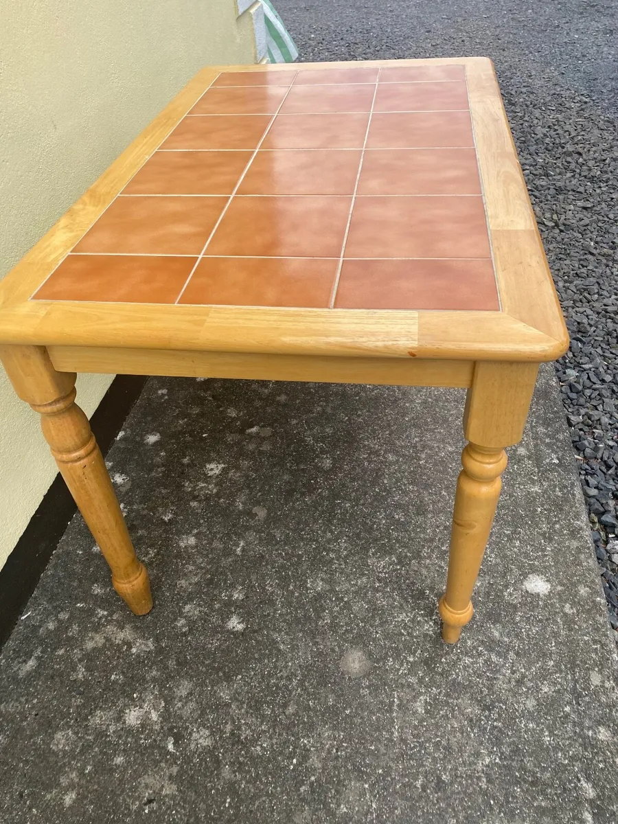 Kitchen table - Image 1