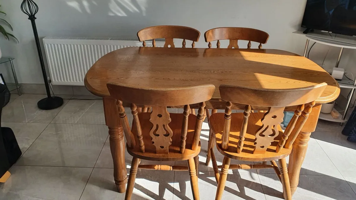 Table and 4 chairs - Image 2