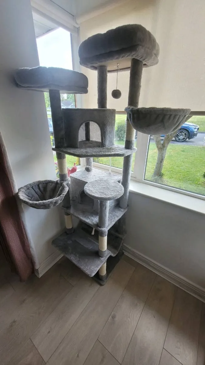Cat tree - Image 1