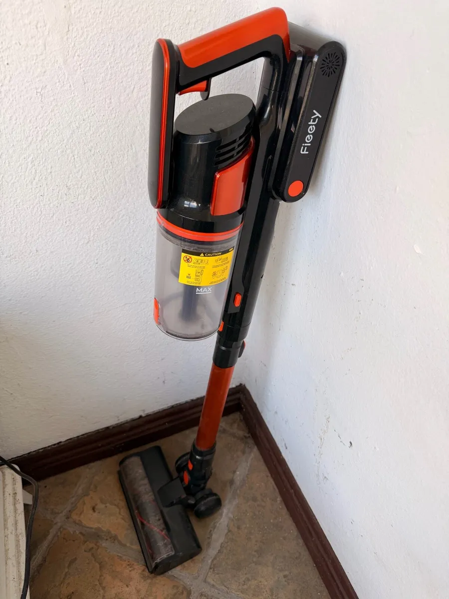 Cordless vacuum