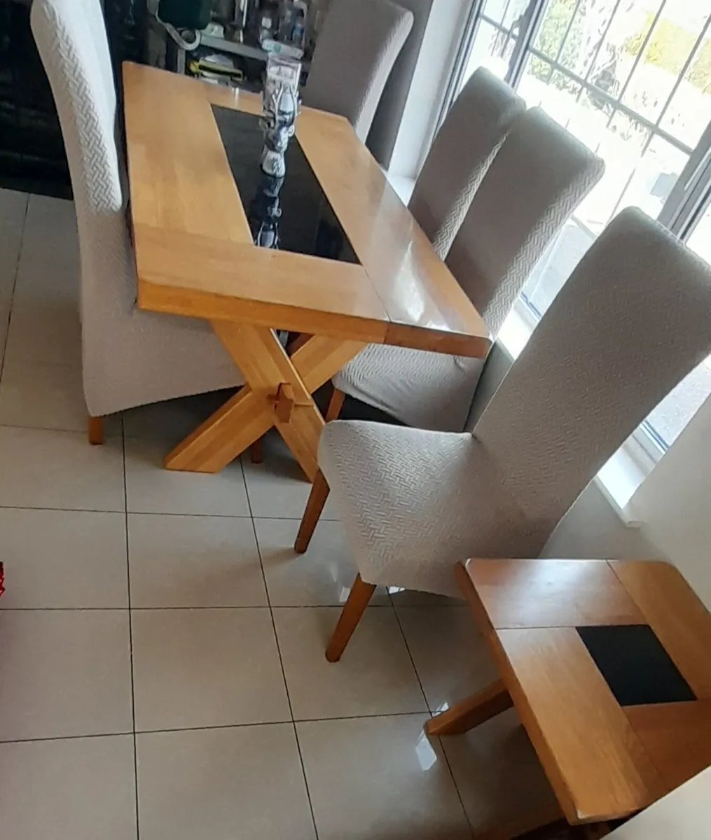 Table & chairs - Image 1