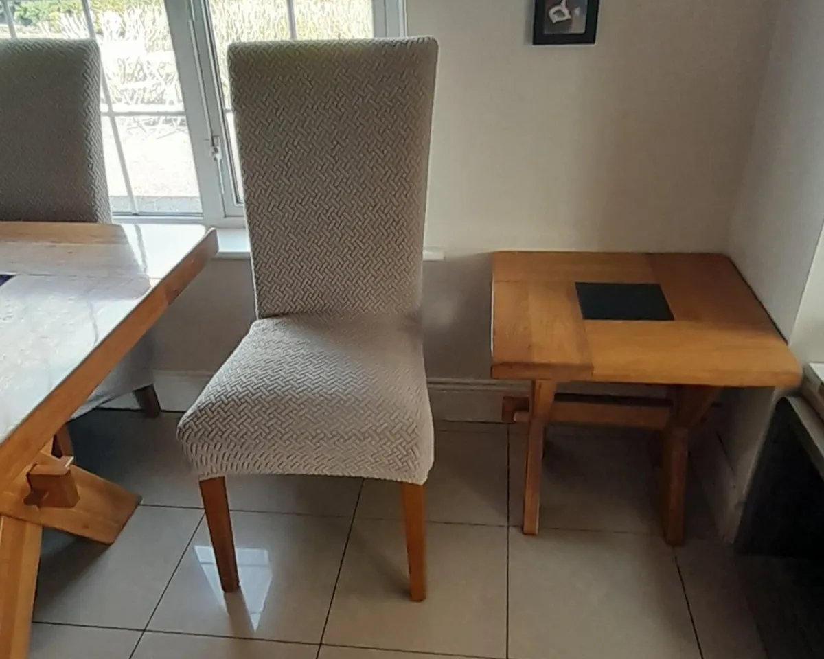 Table & chairs - Image 4