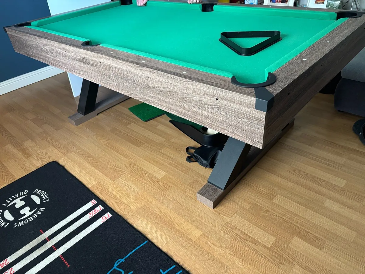 Pool table - Image 1