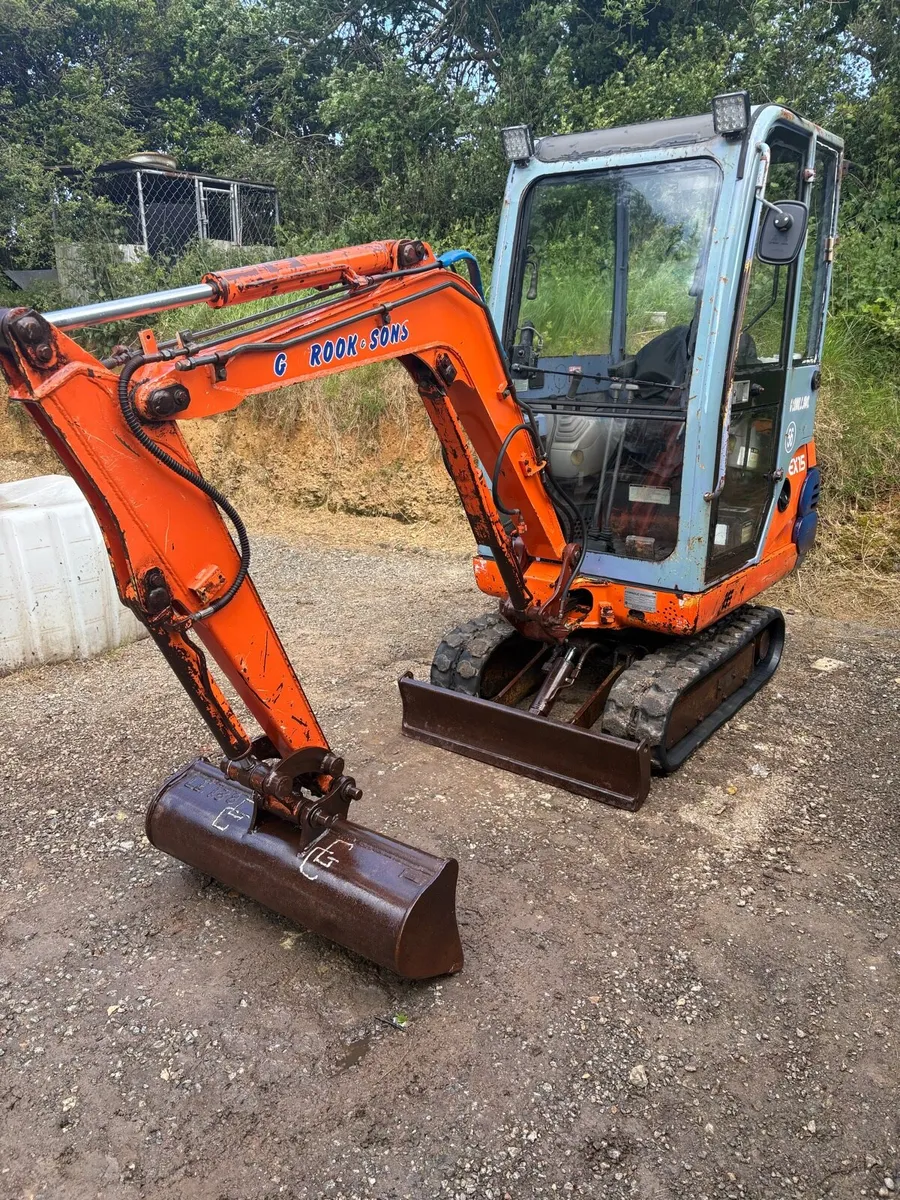 EX15 hitachi mini digger for sale - Image 1