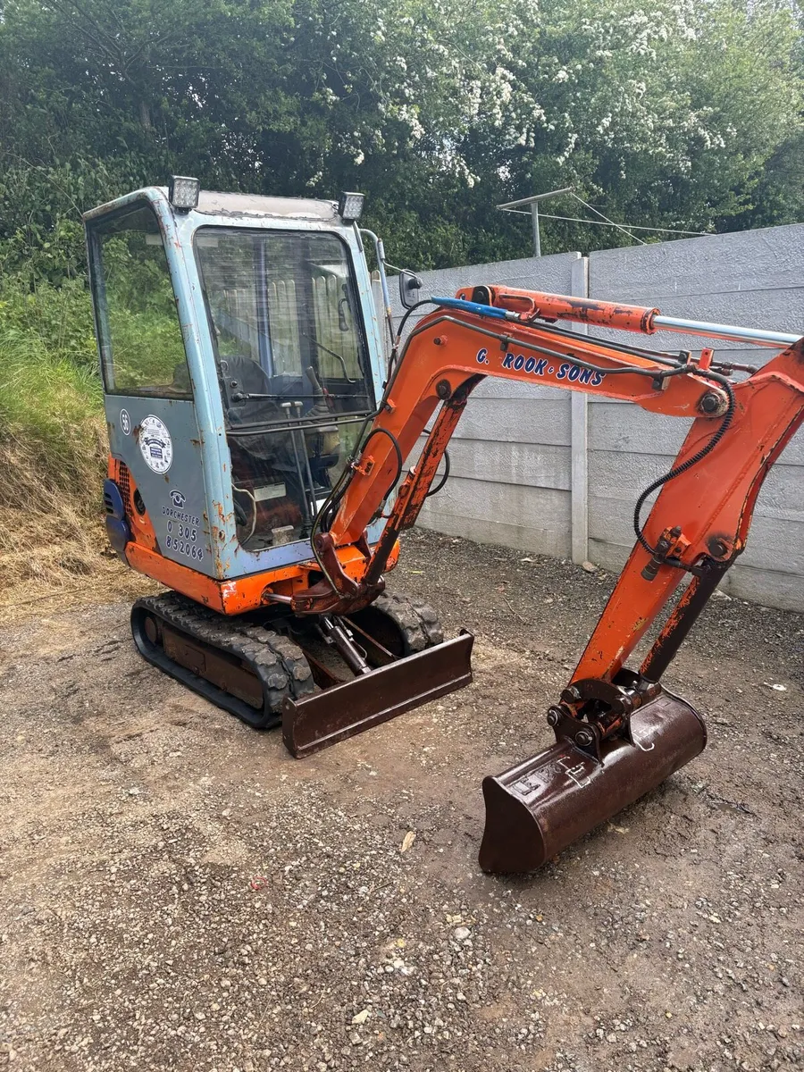 EX15 hitachi mini digger for sale - Image 2