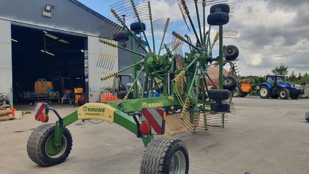 Year 2023 Krone TC880 Plus Rake - Image 3