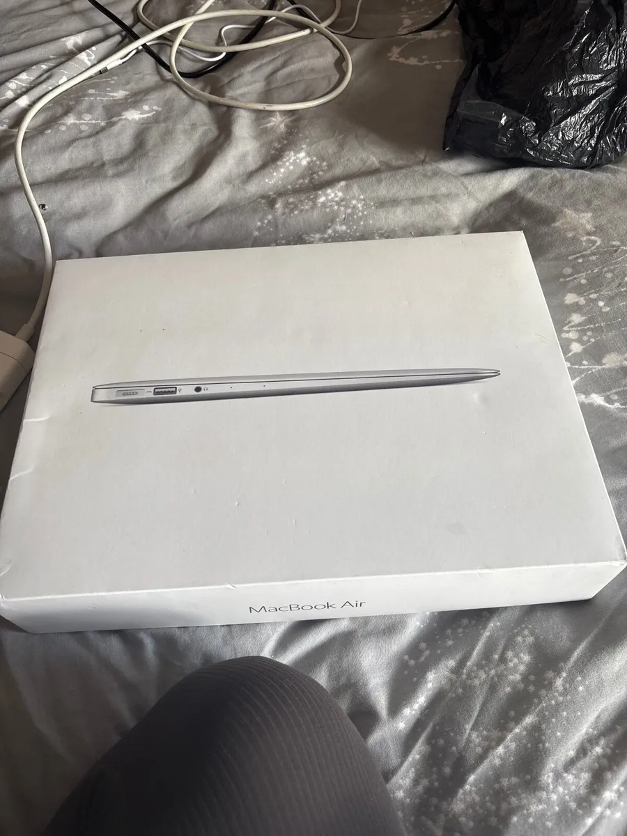 MacBook Air - Image 3