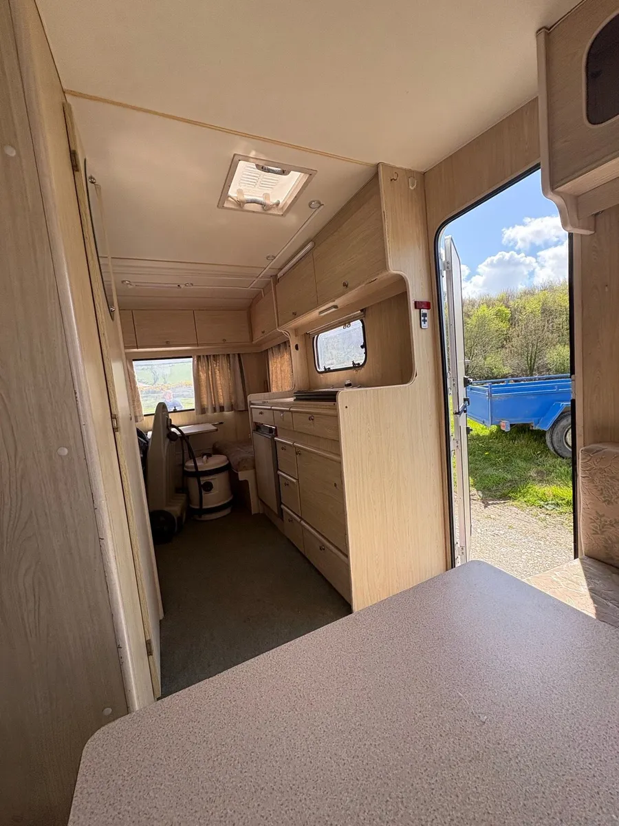 Caravan - Image 4