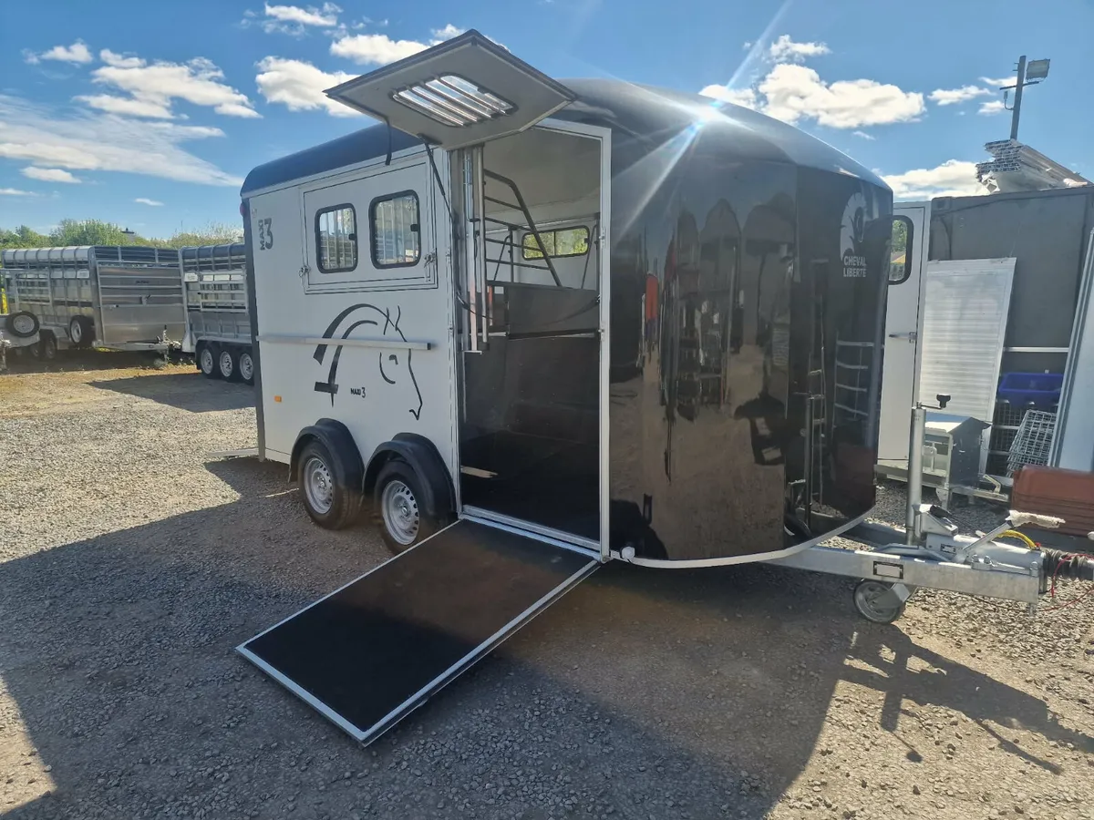 Cheval maxi3 horse trailer horsebox - Image 1