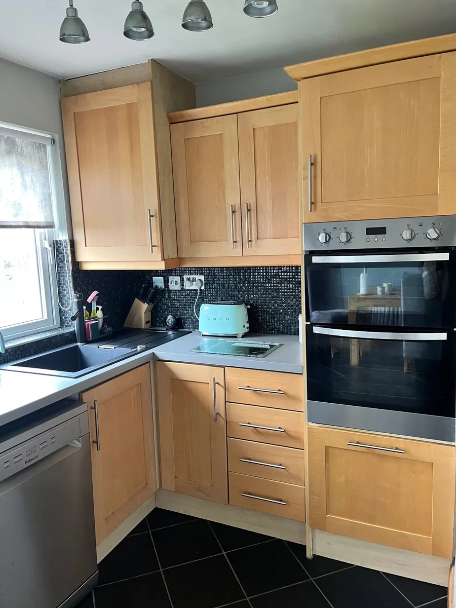Kitchen & Applicances - Image 1