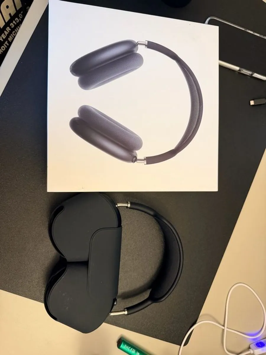 AirPods Max - Image 1