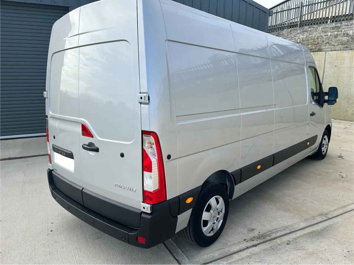 (231) Renault Master LM35 Business Plus - Image 4