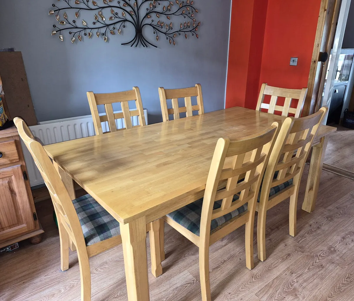 Dining room Table and 6 chairs