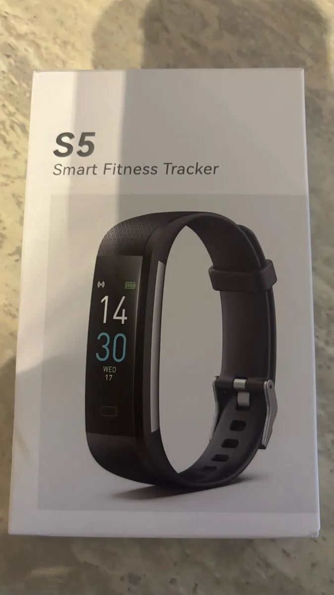 Fitness tracker watch - Image 1