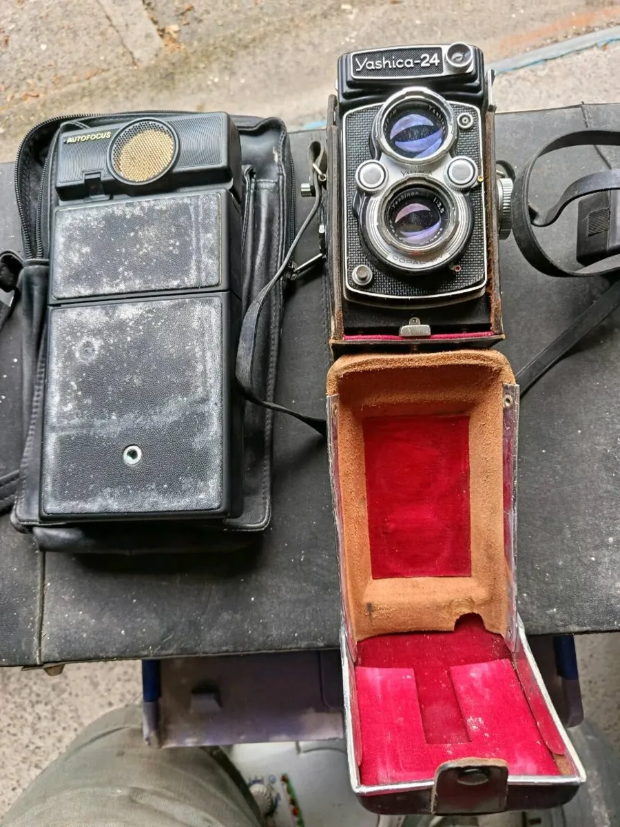 Vintage camera lot - Image 1
