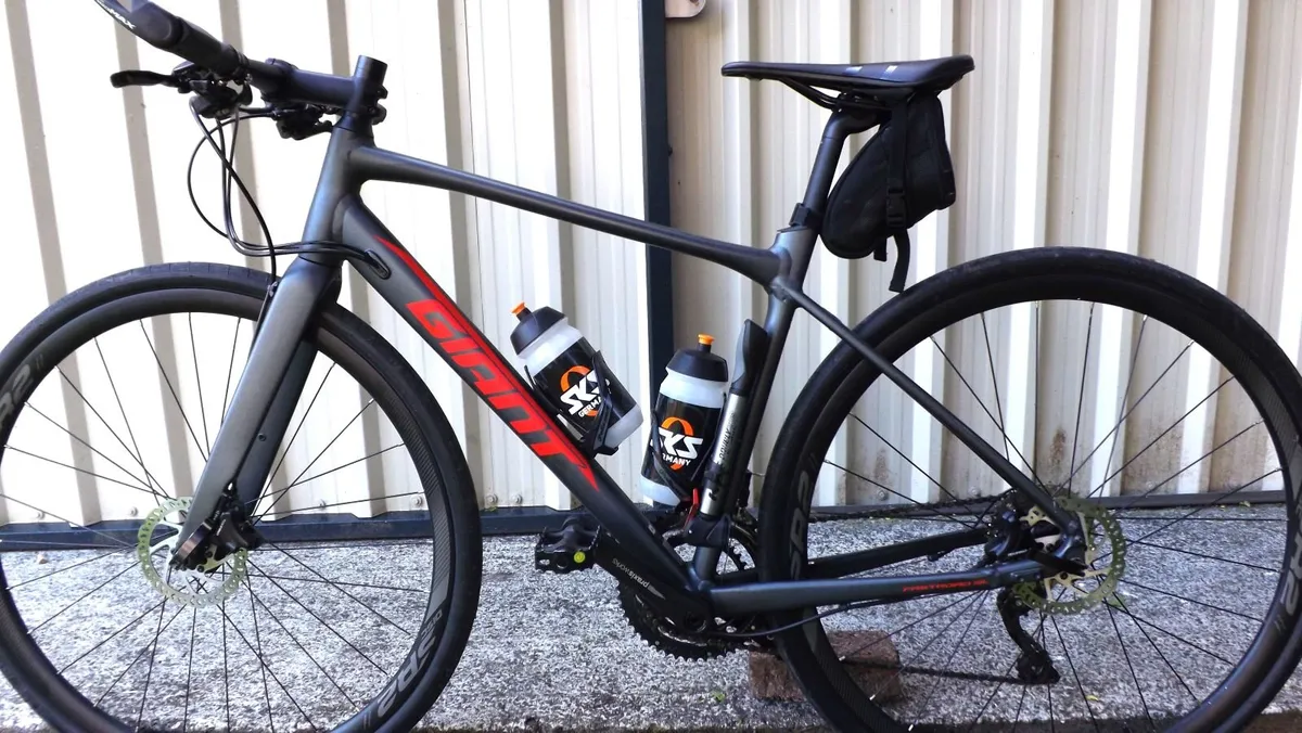 Giant FastRoad SL 1 Flat Bar Road Bike - Image 1