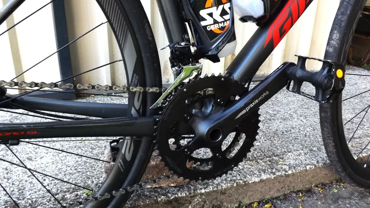Giant FastRoad SL 1 Flat Bar Road Bike - Image 2
