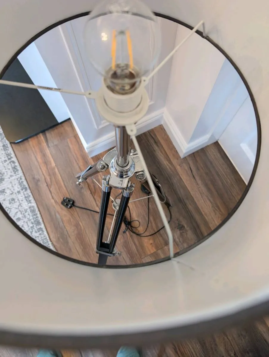 Black tripod light with black shade - Image 3