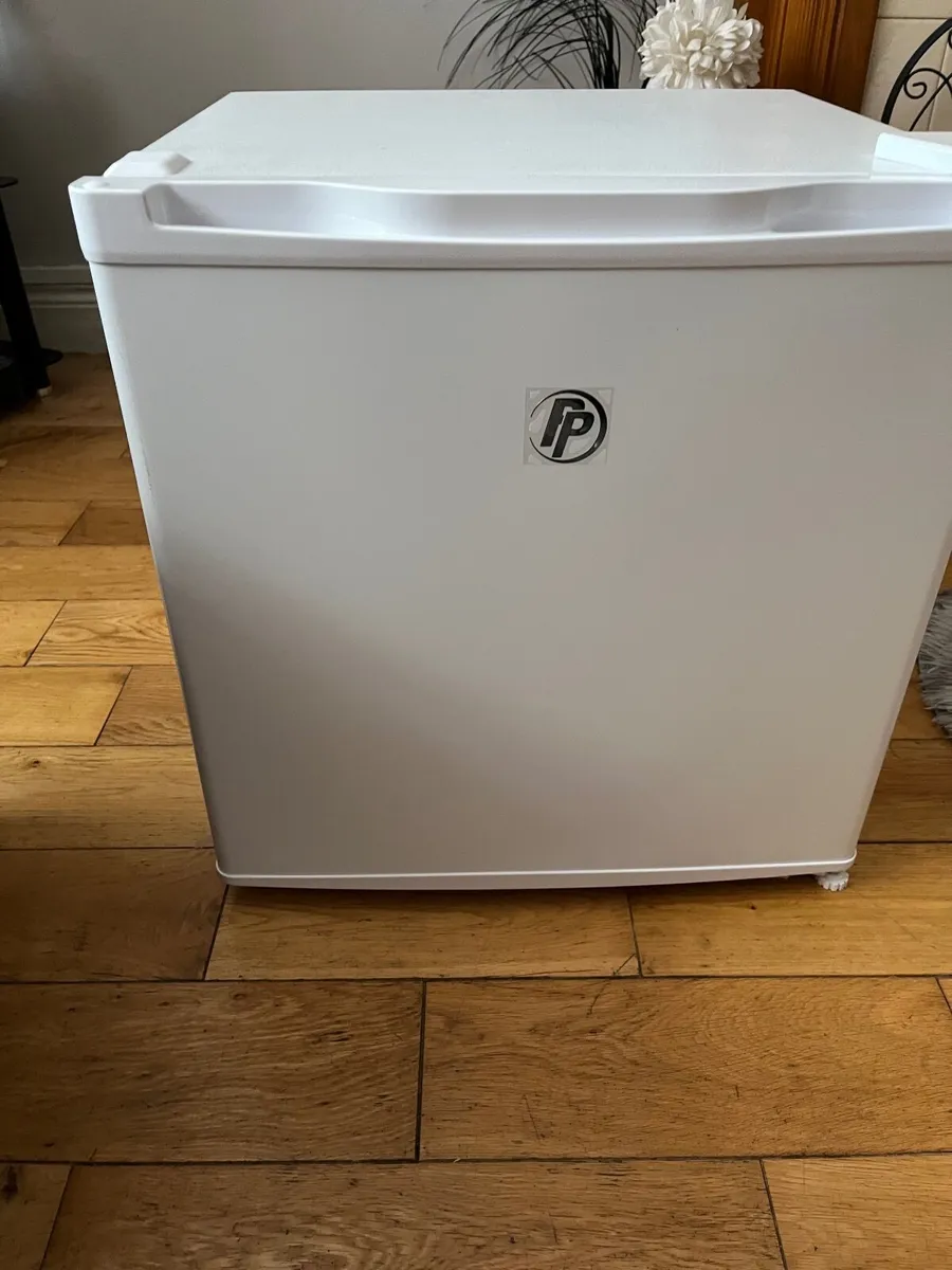 PowerPoint mini fridge freezer - Image 1