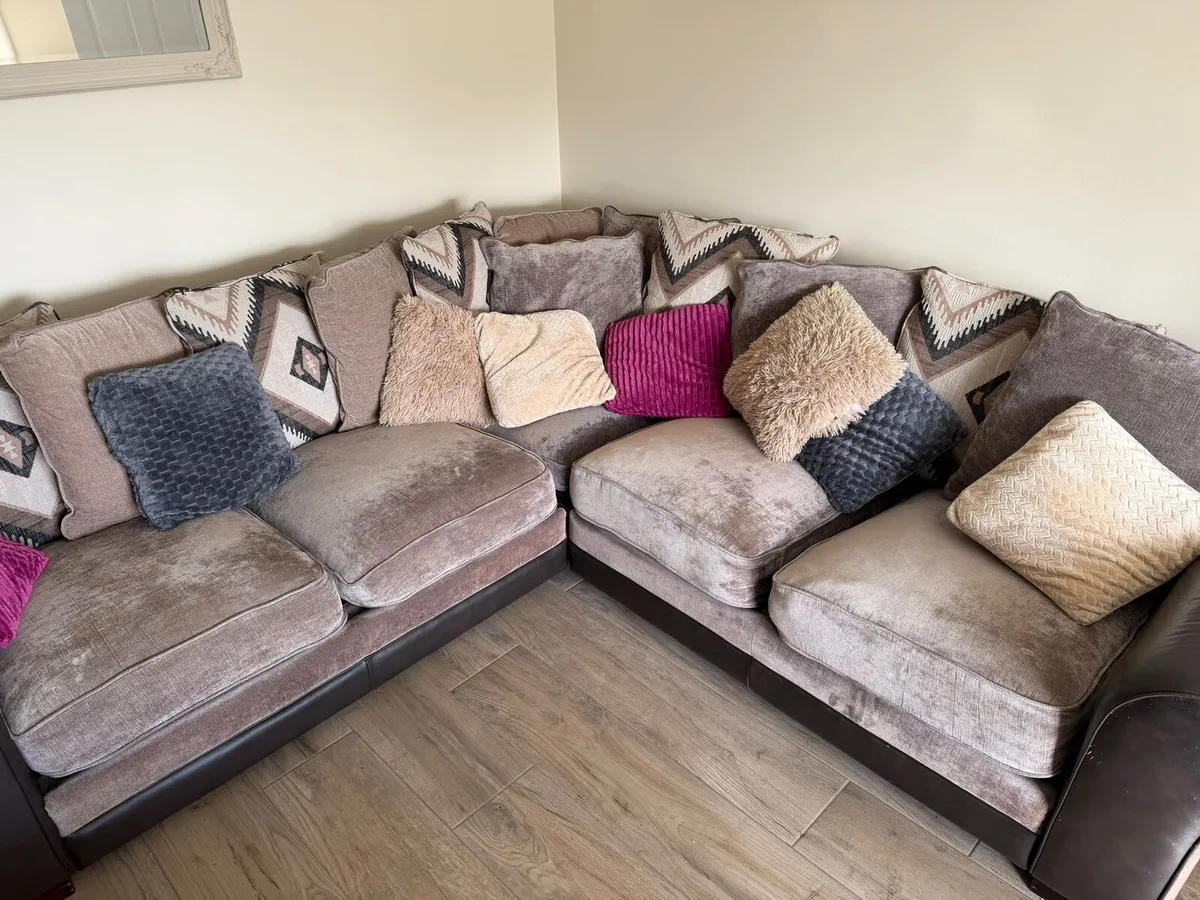 Corner L-shaped couch (sofa)