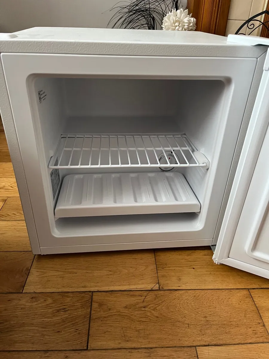 PowerPoint mini fridge freezer - Image 2