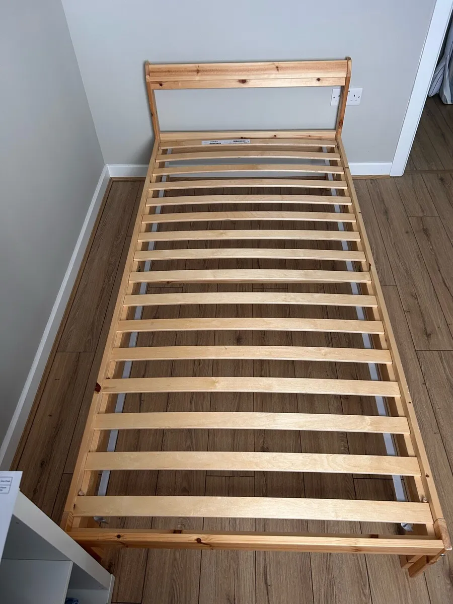 Single bed - Image 1