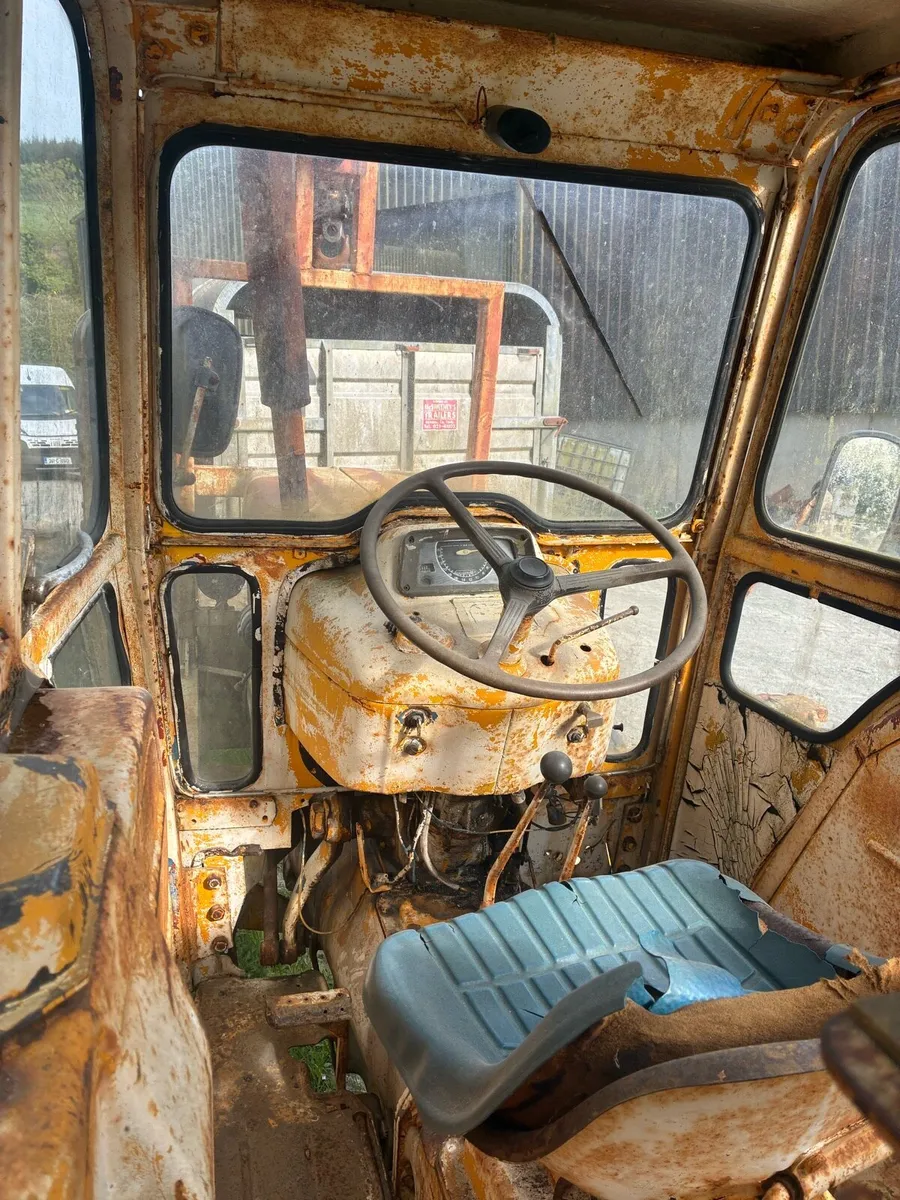 Ford 5000 with crane - Image 3