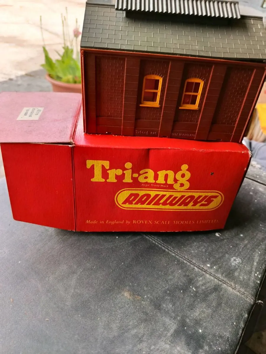 Triang - Image 1