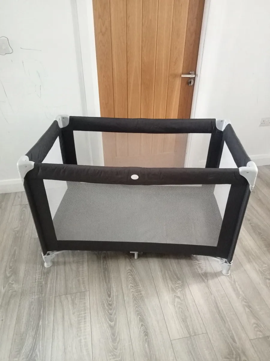 Travel cot - Image 2