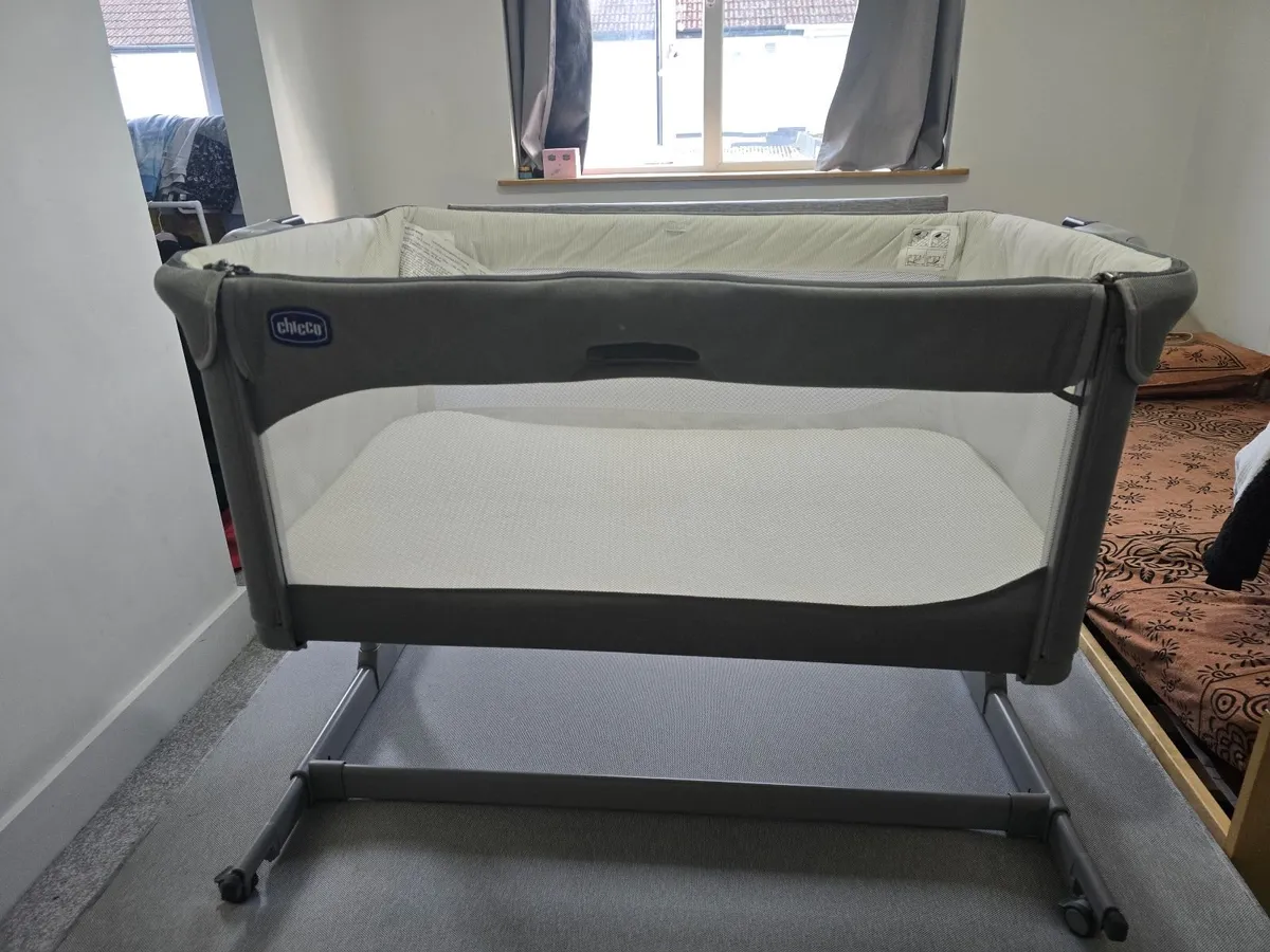 Baby Crib - Glidable - Image 1