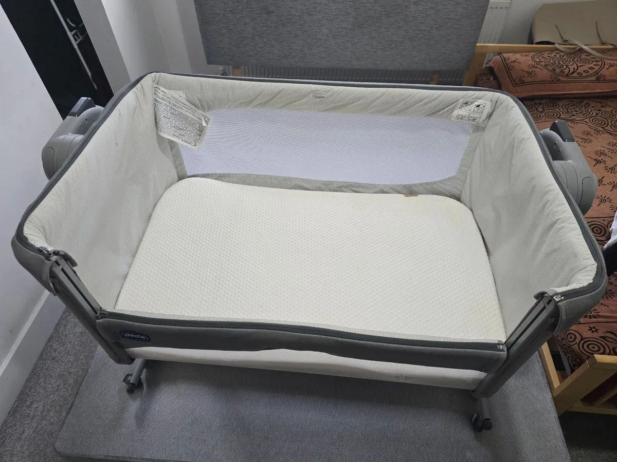 Baby Crib - Glidable - Image 2