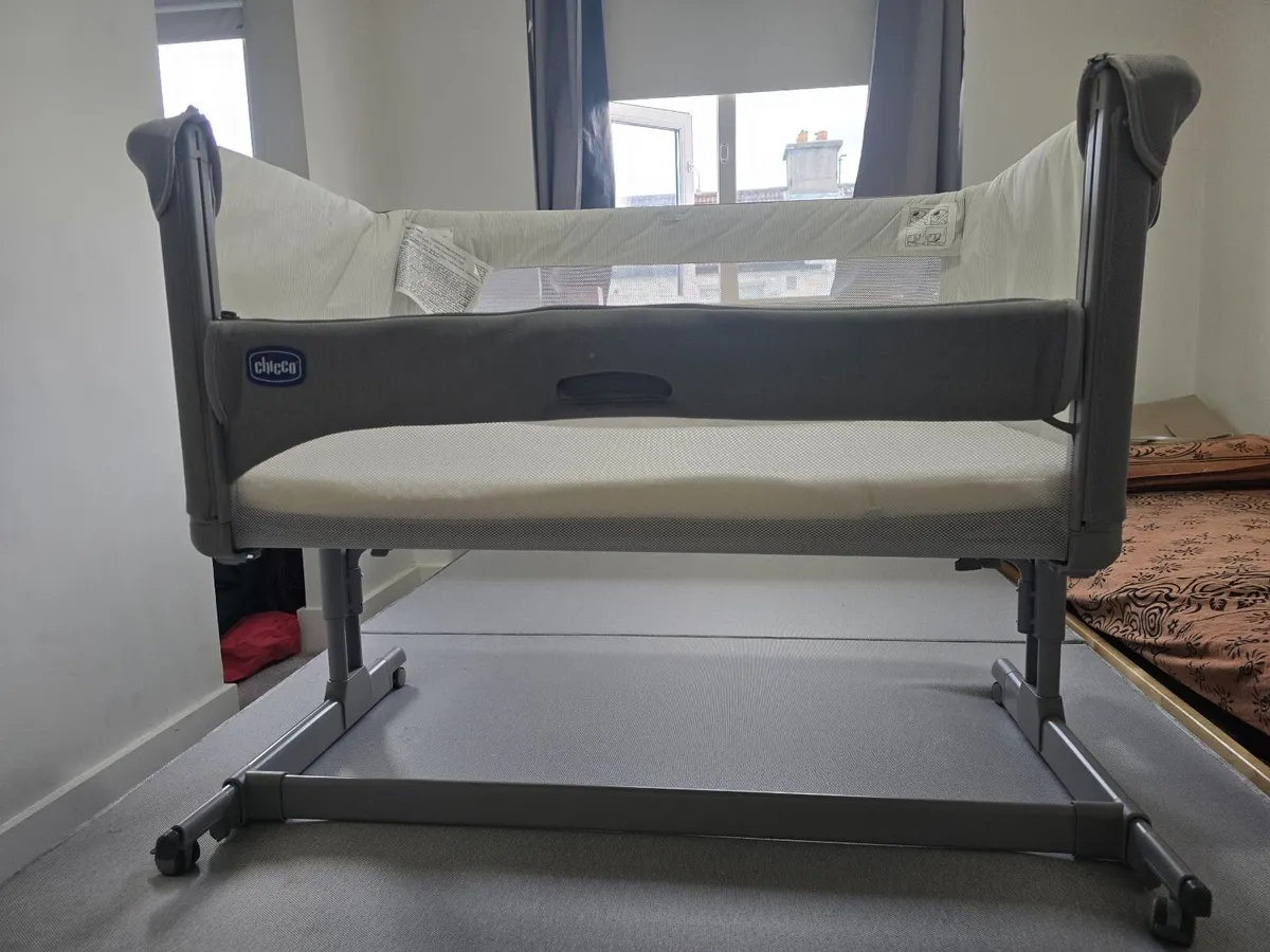 Baby Crib - Glidable - Image 3