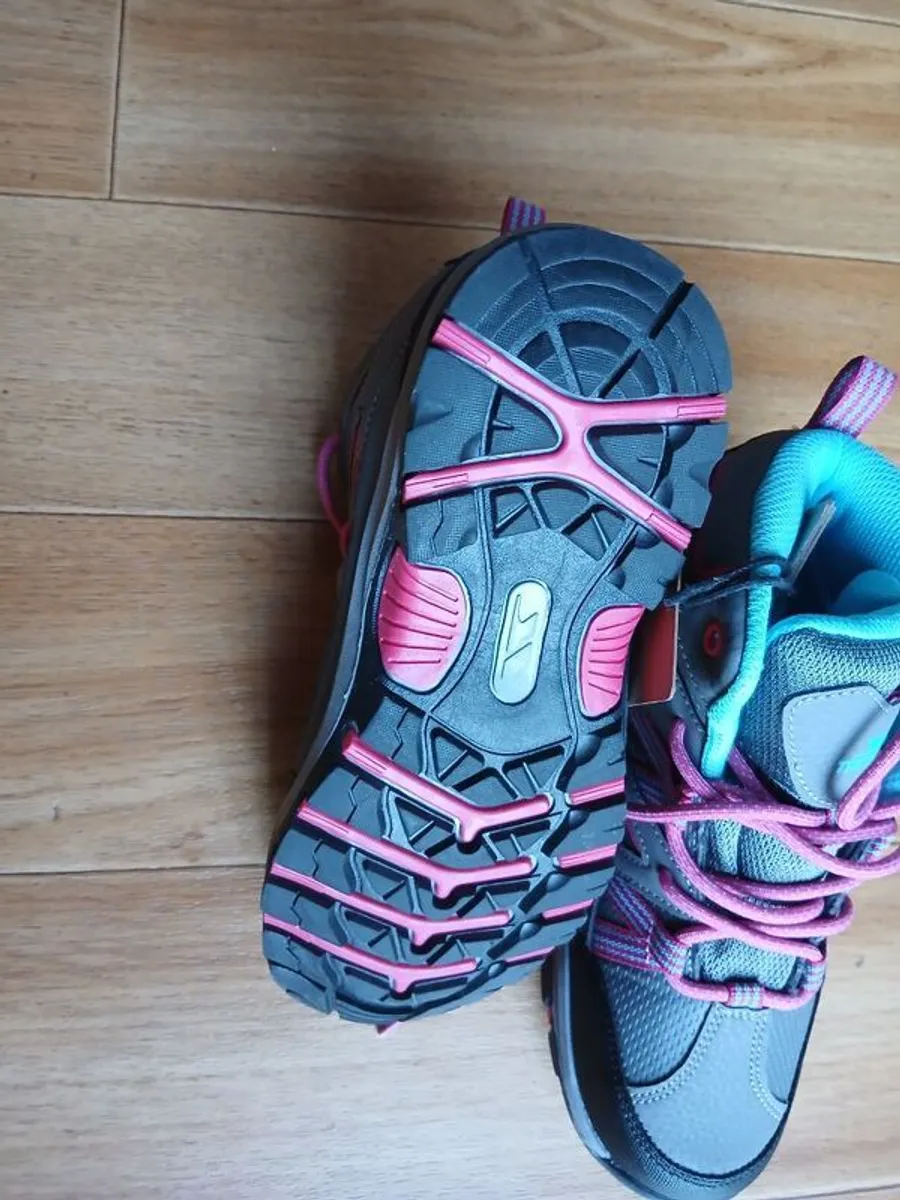 hiking boots - Image 2