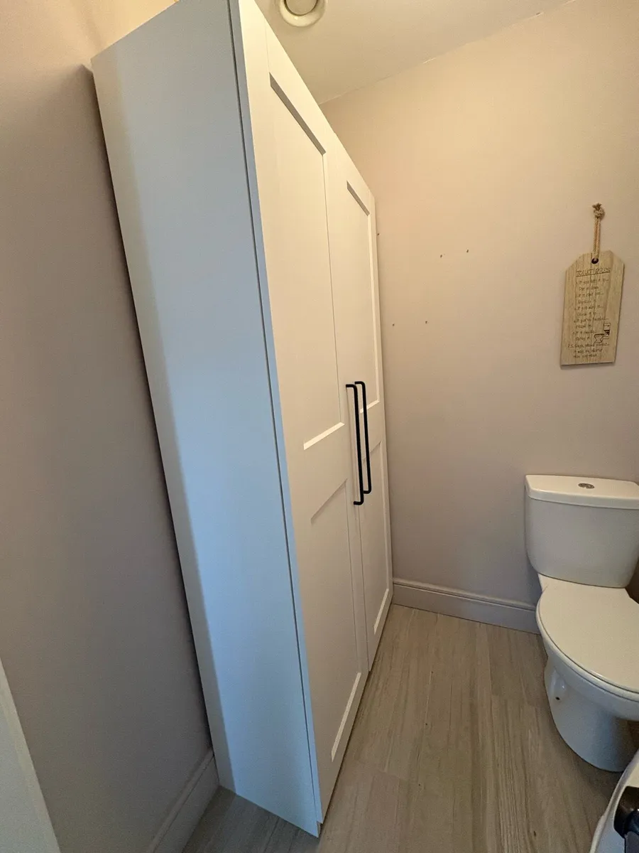 Storage cabinet - Image 1