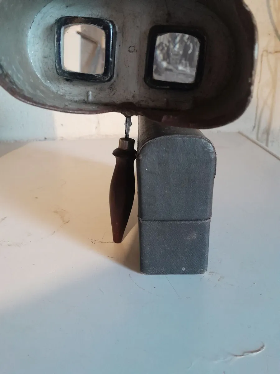 Antique  underwood and underwood stereoscope - Image 4