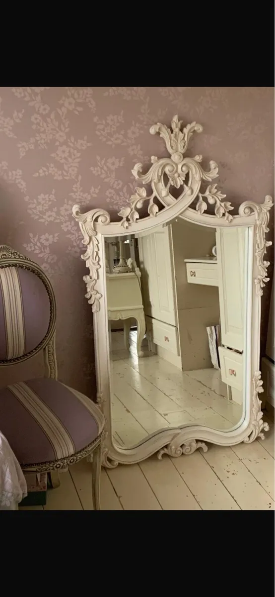 Mirrors and dresser - Image 2