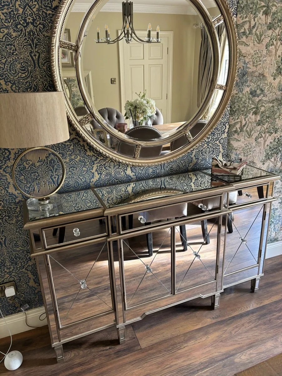 Mirrors and dresser - Image 1