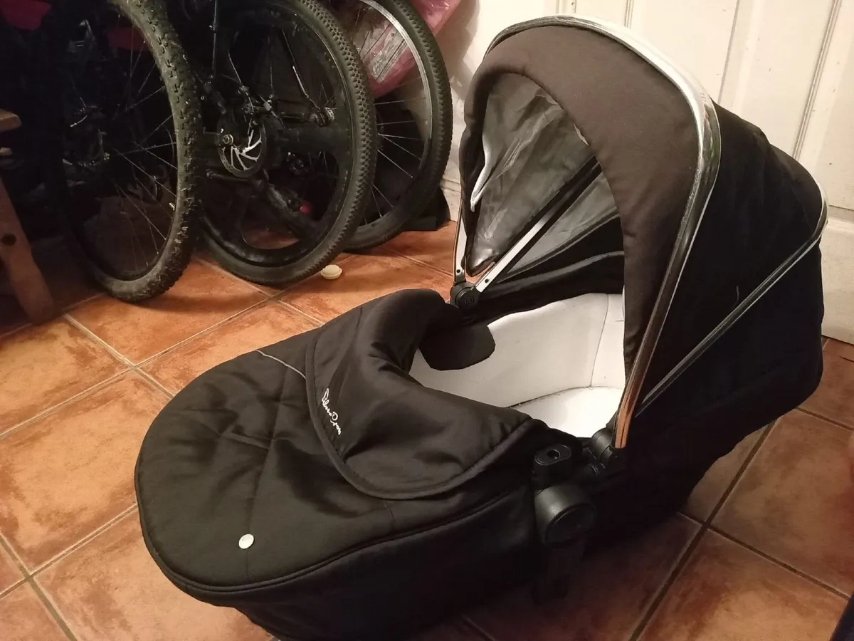 FREE: Silver Cross Carrycot / Bassinet - Image 1