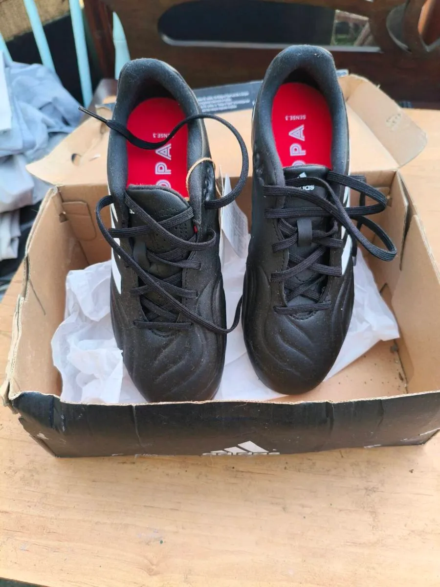 New ladies football boots,4 half, never worn 30 Eu - Image 2
